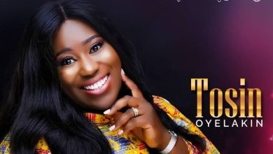 Tosin Oyelakin - Praise Him